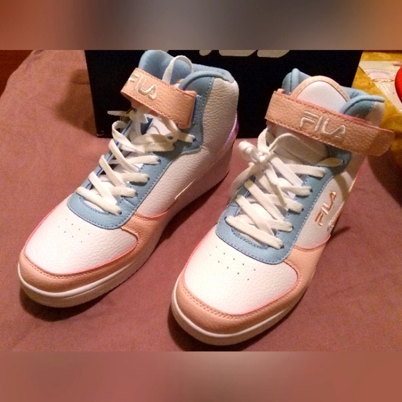 FILA A-HIGH WOMEN’S HI-TOP LIFESTYLE SNEAKER - Picture 2 of 4